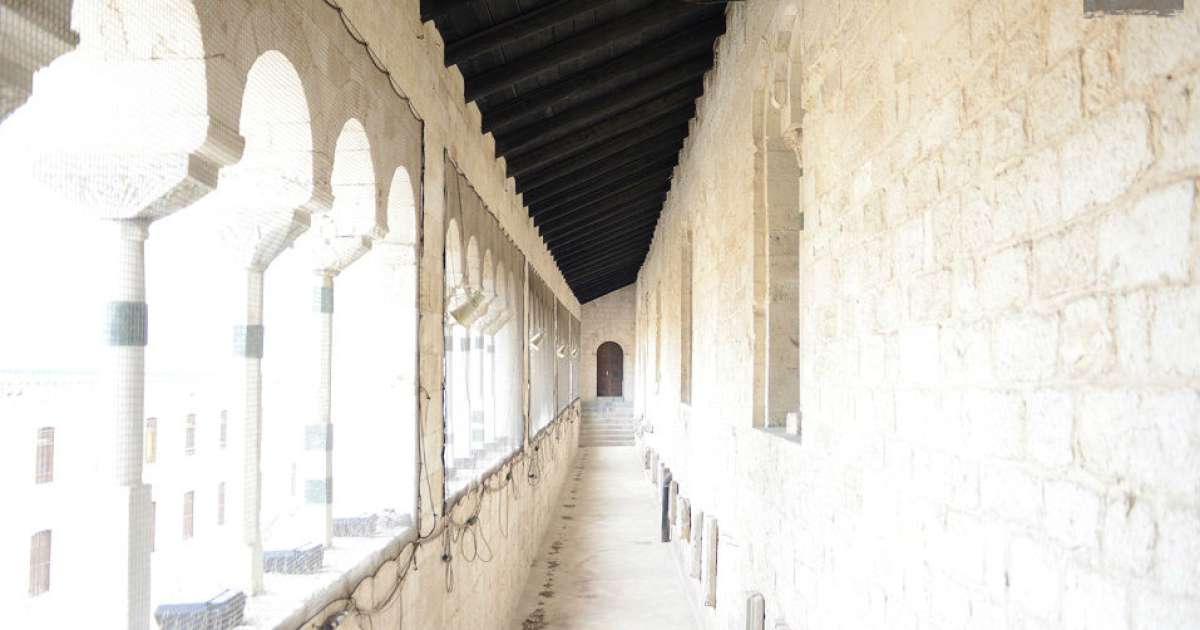 Scale nascoste, matronei e sottotetti: viaggio nel ventre di San Nicola